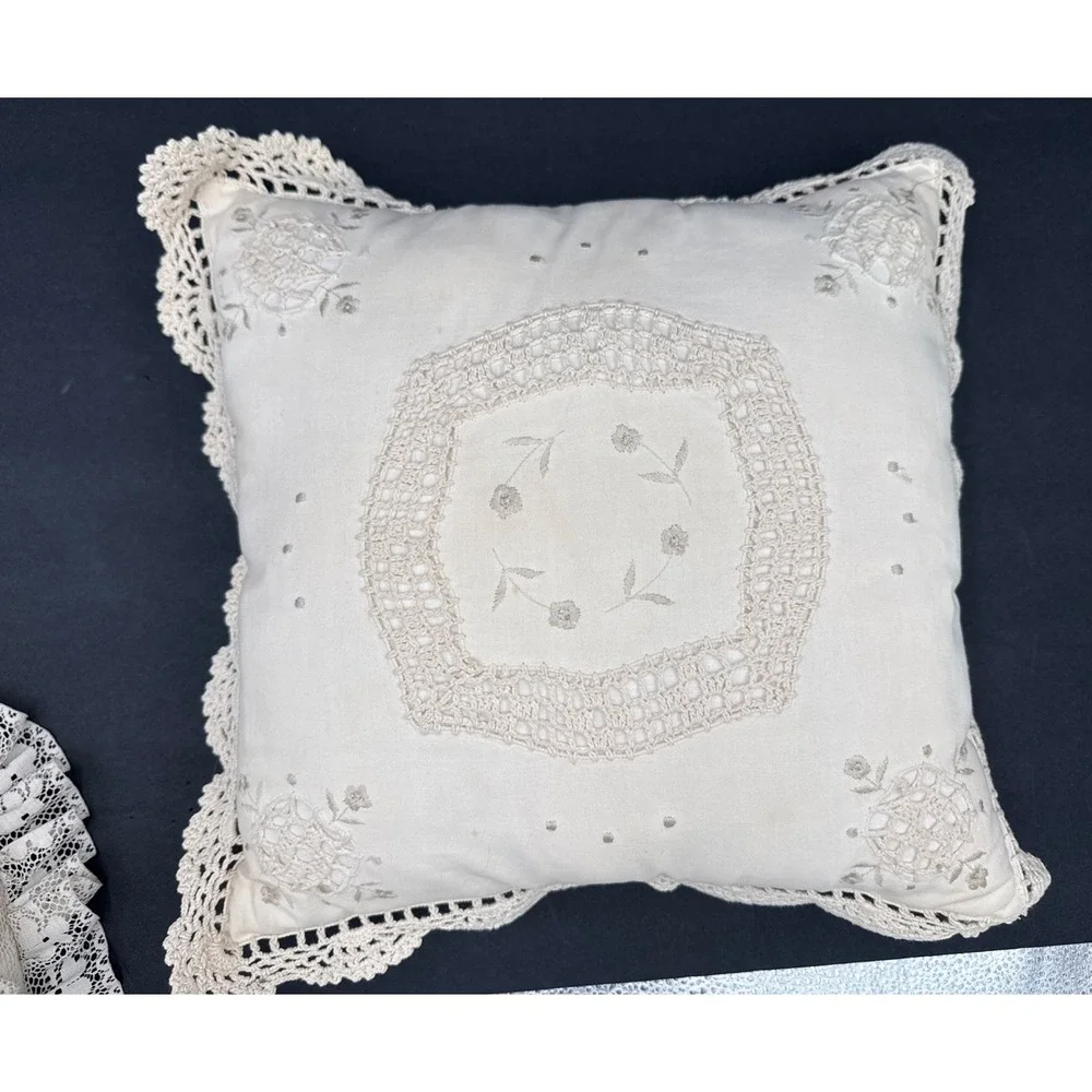 2 Vtg Crochet Throw Pillows Ivory‎ Decorative Scalloped Edge Grandma Boho Hippie